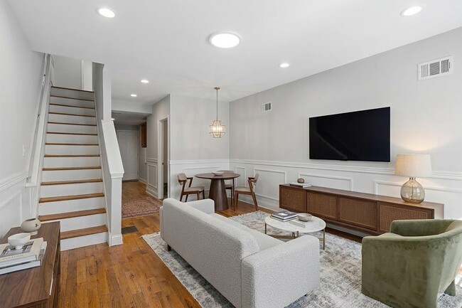 Building Photo - 1609 W Stiles St