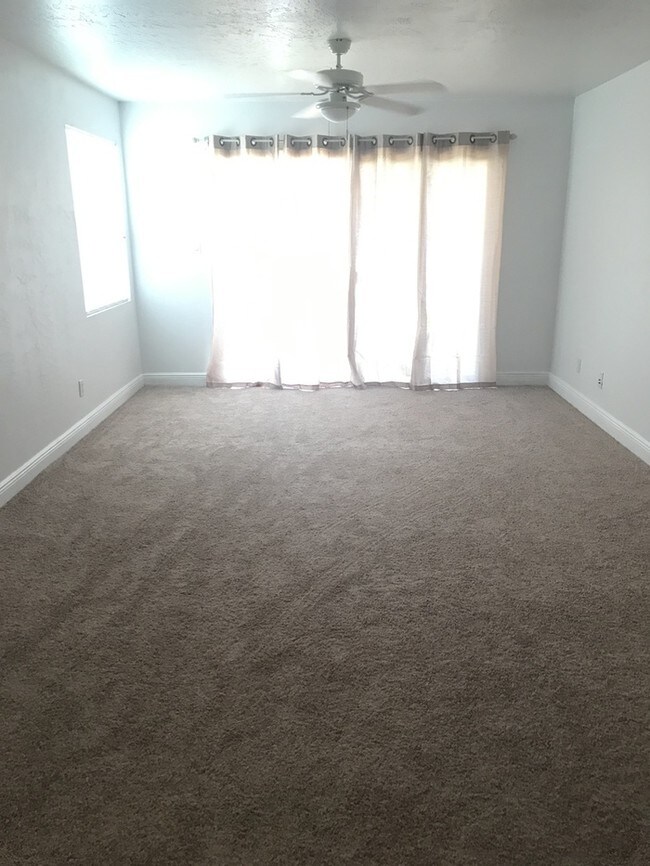 Building Photo - First Floor Beach Club Condo!!