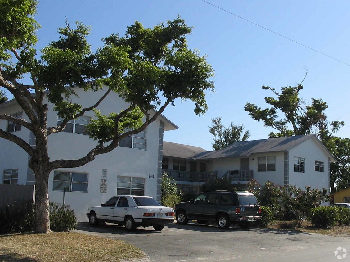 Foto del edificio - 100 NW 8th St