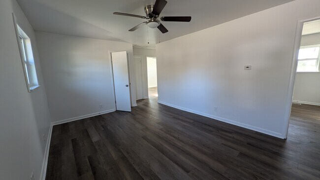 Foto del edificio - 1027 E Wallace St