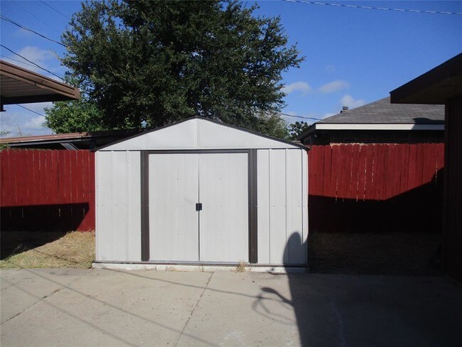 Foto del edificio - 3028 Gregory Ln