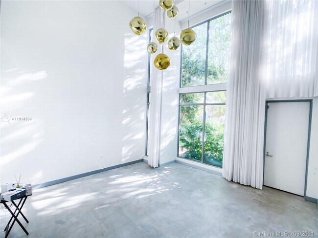 Building Photo - 163 N Shore Dr 163-5 Miami Beach Fl 33141