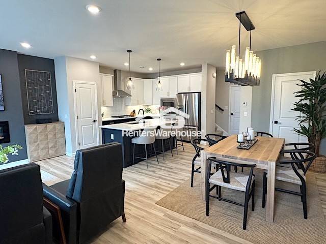 Foto del edificio - 633 E Blossom Cir