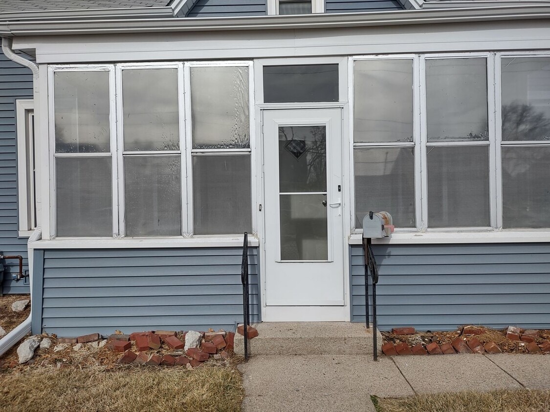 Primary Photo - Spacious Blue house with lots of charm.