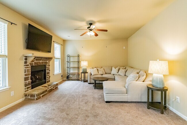 Building Photo - 274 Oak Branch Dr
