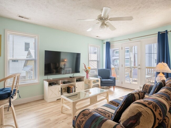 Building Photo - 208 Carolina Beach Ave S