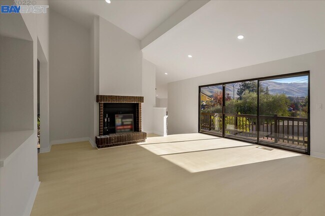 Building Photo - 544 Alcalde Way