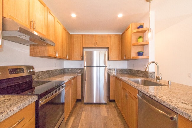 Building Photo - Elegantly Upgraded 2 Bed/1 Bath Condo in UTC with Private Patio/Washer & Dryer!