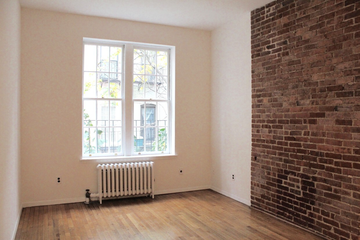 Primary Photo - 310 E 92nd St