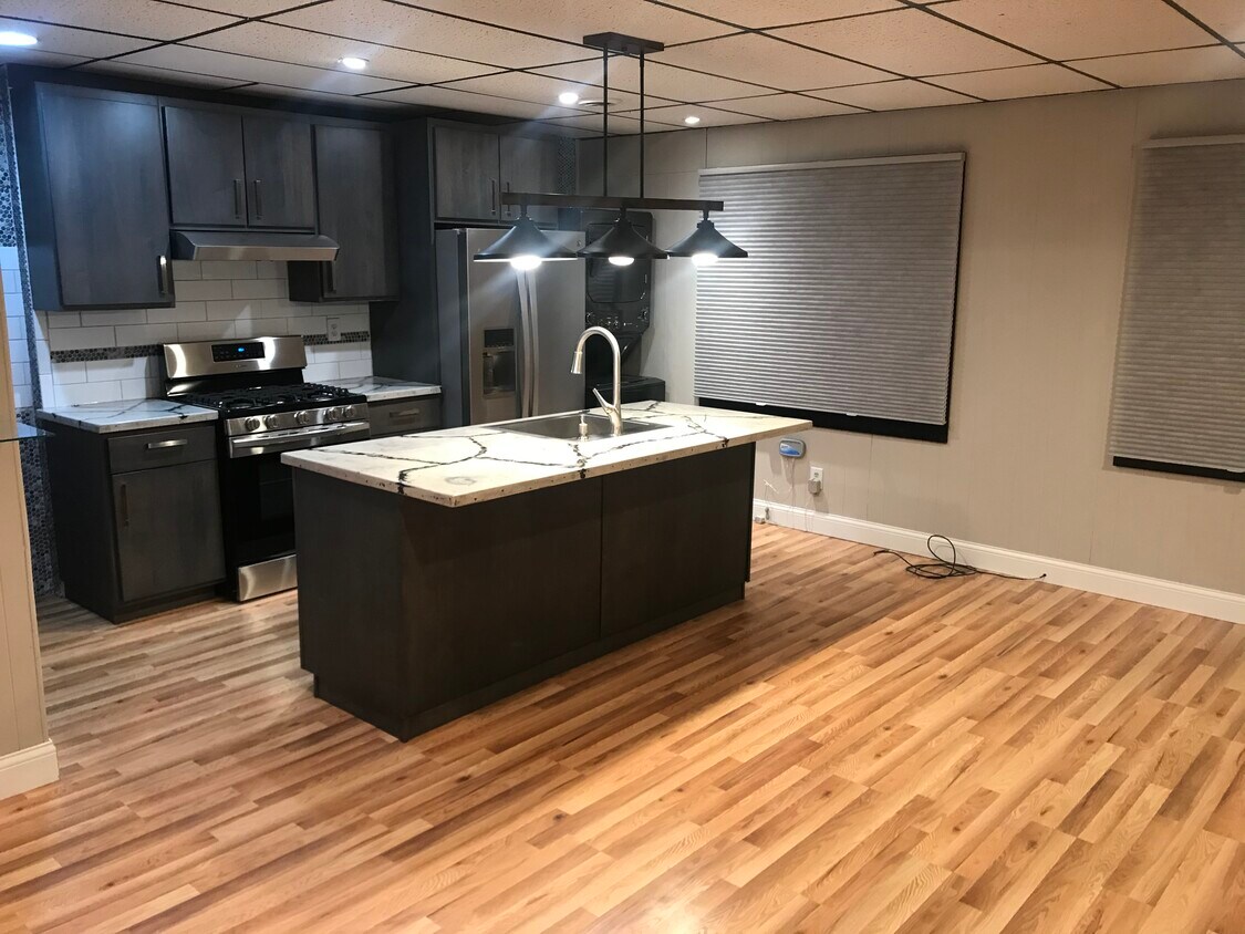 Foto principal - 721 S Linwood Beach Rd