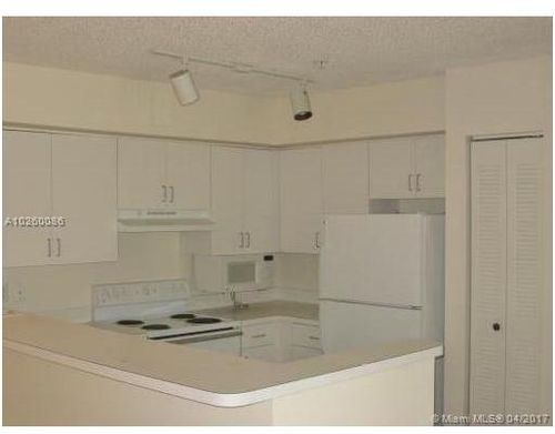 Foto del edificio - 2041 Renaissance Blvd
