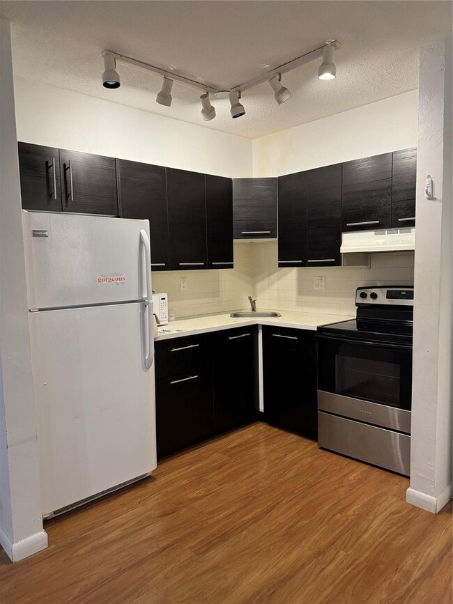 Building Photo - 6200 NE 22nd Way