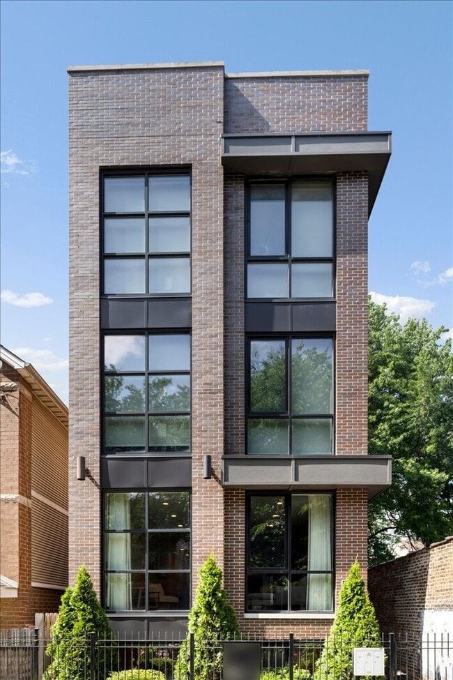Building Photo - 1410 W Huron St