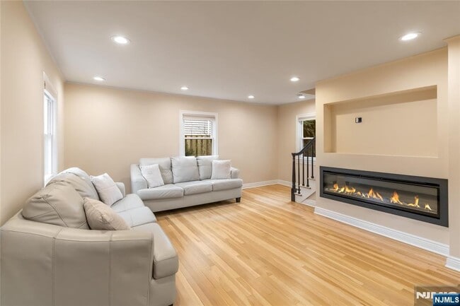 Building Photo - 31 Sherman Ave