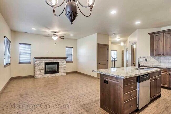 Foto del edificio - Spacious Orem Townhouse