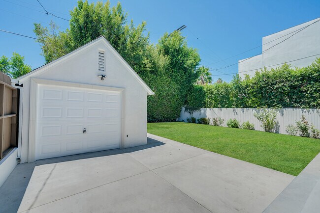 Building Photo - 481 S HOLT Ave