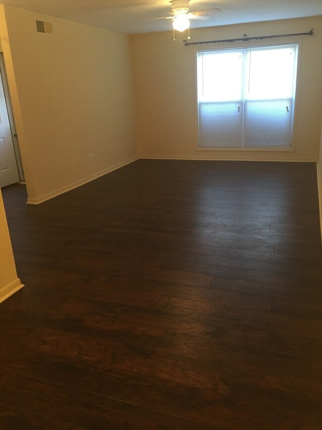 Building Photo - 115 Governors Dr