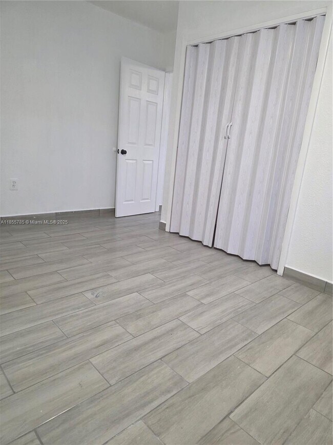 Foto del edificio - 359 W 12th St