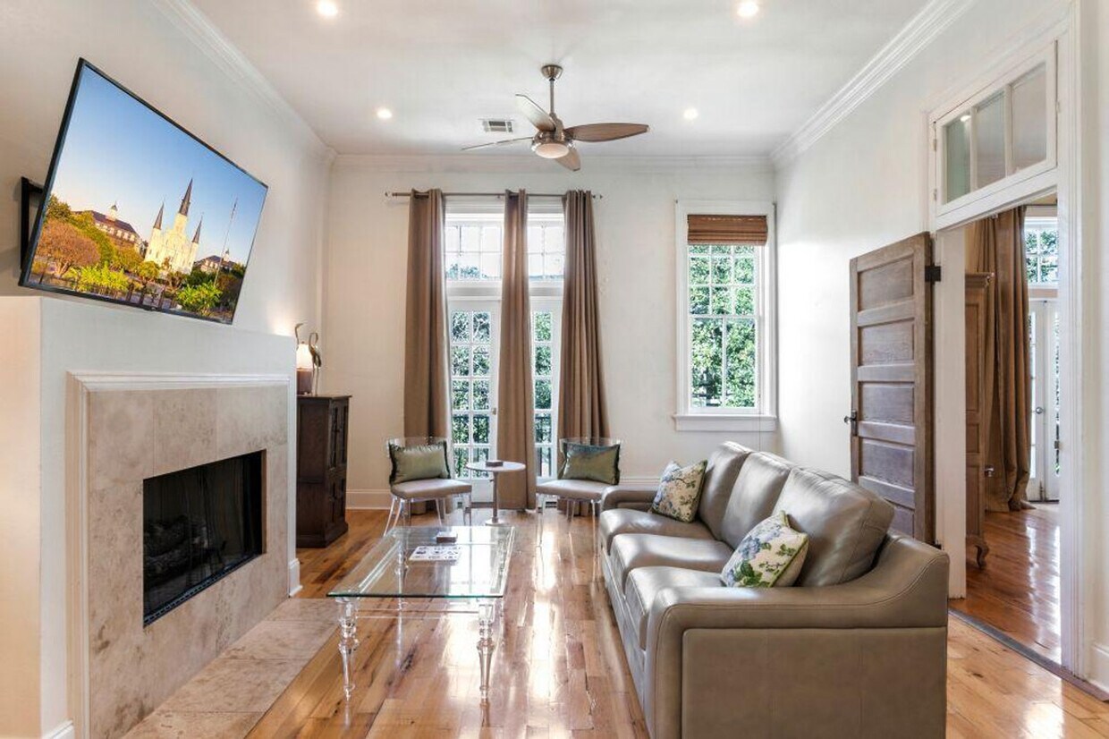 Foto principal - 1208 Carondelet St