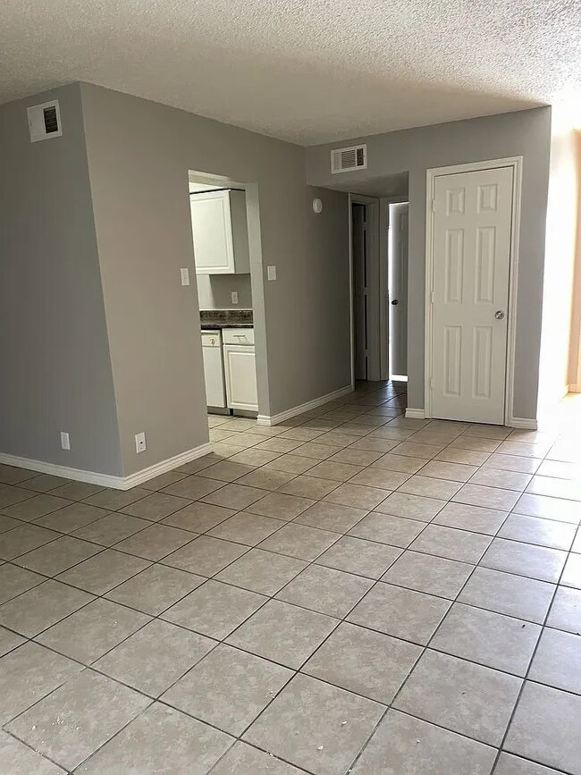 Foto del edificio - 881 Ridgewood Dr