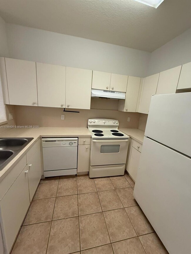 Building Photo - 1410 S Santa Catalina Cir