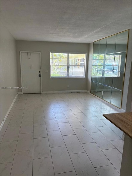 Foto del edificio - 1301 N 12th Ct