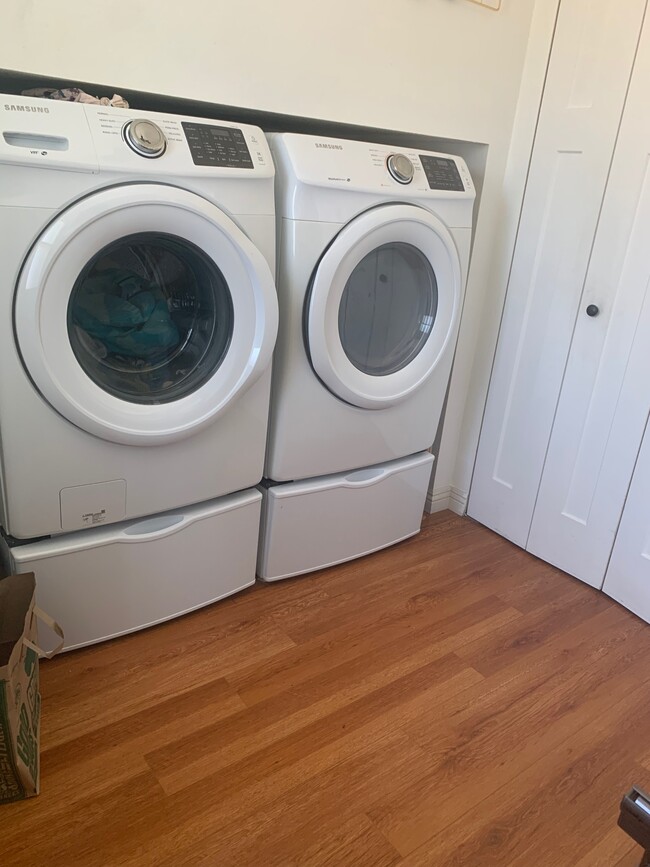 Laundry - 3924 Yosemite Way