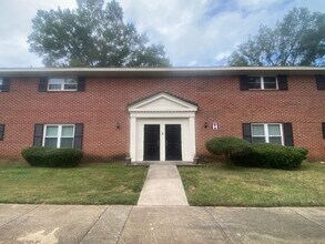 Building Photo - 601 Riverhill Cir