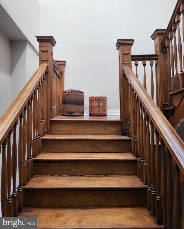 Building Photo - 2012 Mt Royal Terrace