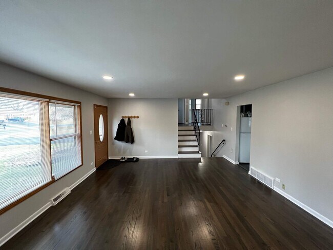 Building Photo - 25639 W Chesney Dr