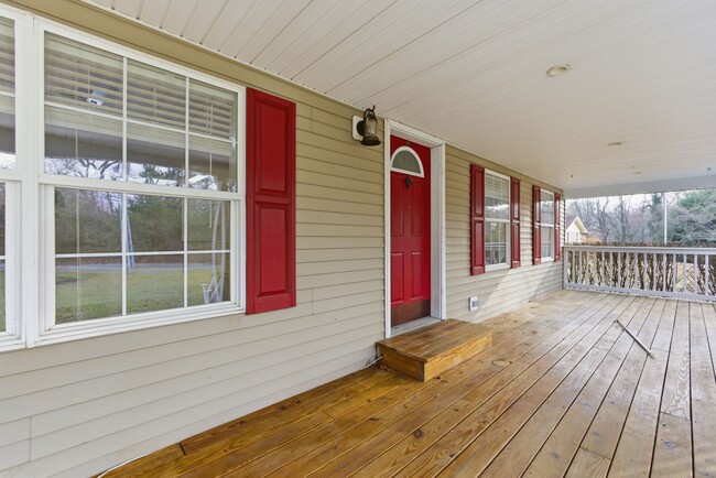 Building Photo - Beautiful 3 BR/2 BA Single-Family Home in Severn!