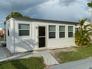 Foto del edificio - REDUCED - 1 Bedroom Rental in St. Cloud's Shelter Cove
