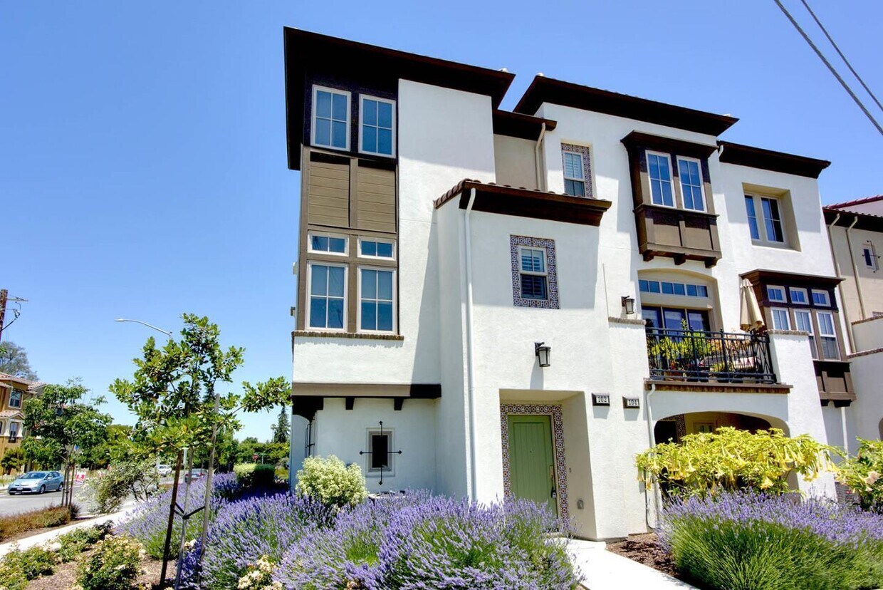 Foto principal - 102 Evandale Ave