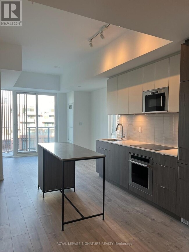Building Photo - 402-220 MISSINNIHE Way