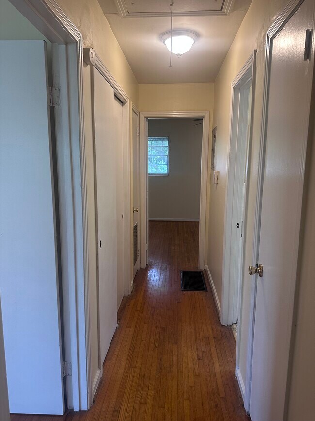 Foto del edificio - 2nd Ave South Duplex