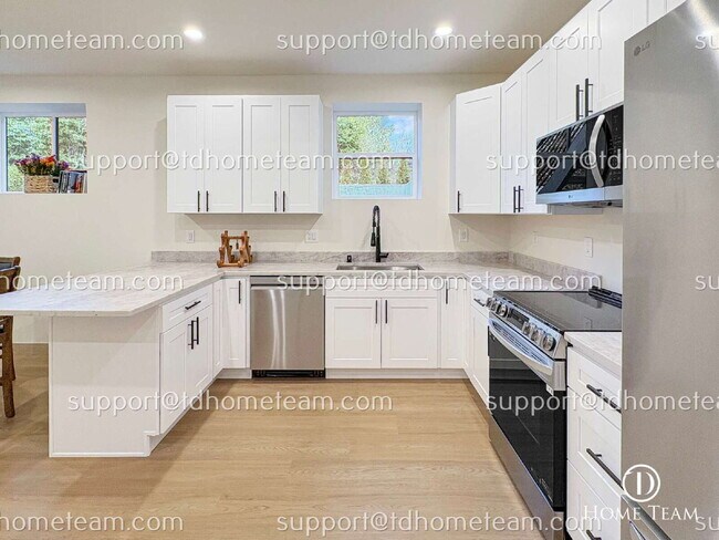 Foto del edificio - "Charming 864 Sq Ft 1-Bed Oasis in University Place – Perfect for Cozy Living!"