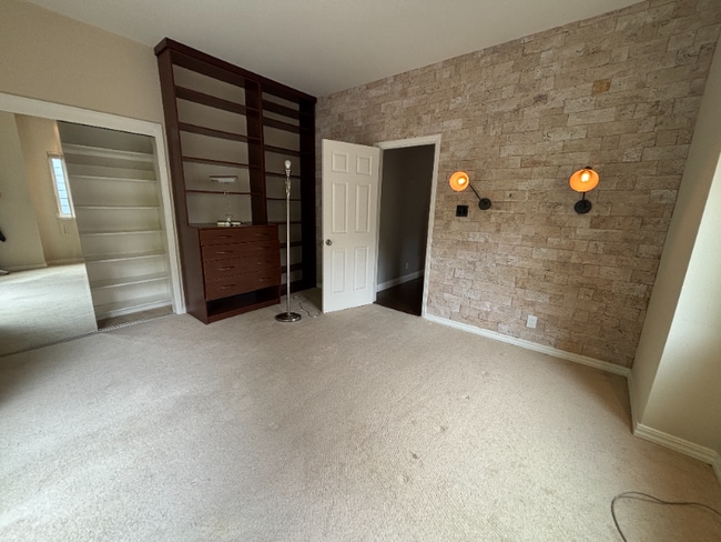 Building Photo - 133 Cresta Vista Dr