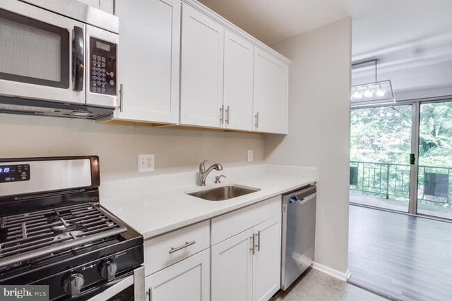 Foto del edificio - 5200 Crossfield Ct