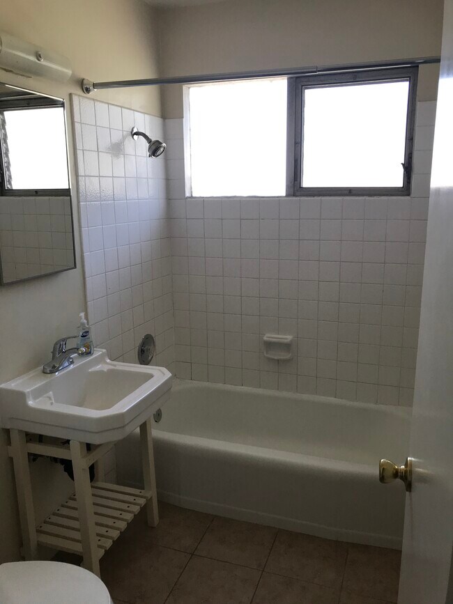 Foto del edificio - 11801 Stuart Dr