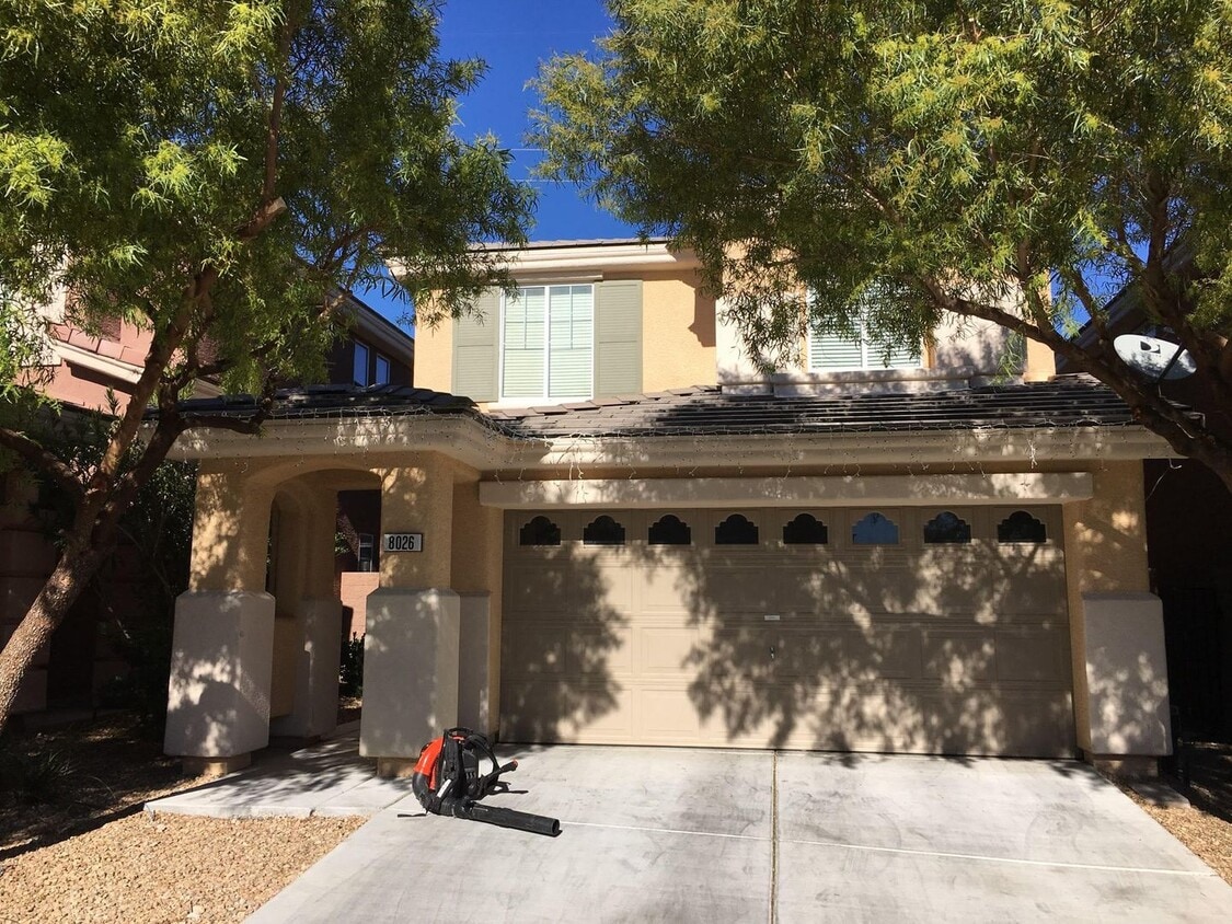 Primary Photo - 3 bed/2.5 bath in Mountains Edge 89178
