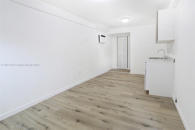 Foto del edificio - 1111 SW 11th St