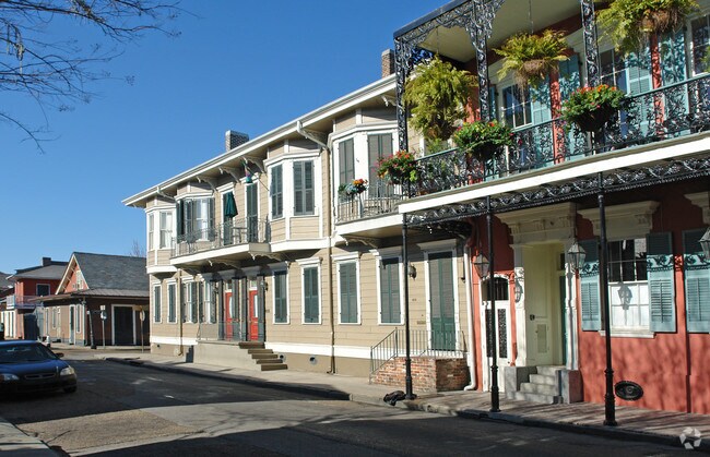 Building Photo - 803-809 Burgundy St