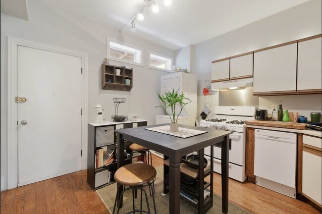 Foto del edificio - 2153 W Potomac Ave