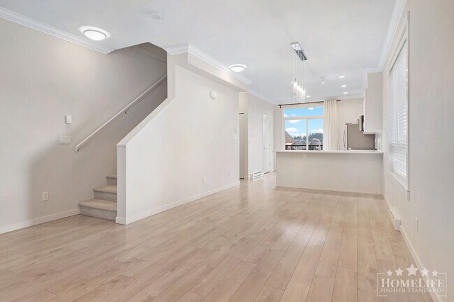 Photo du bâtiment - 2 - Bed + 2.5 Bath Townhouse in Surrey!