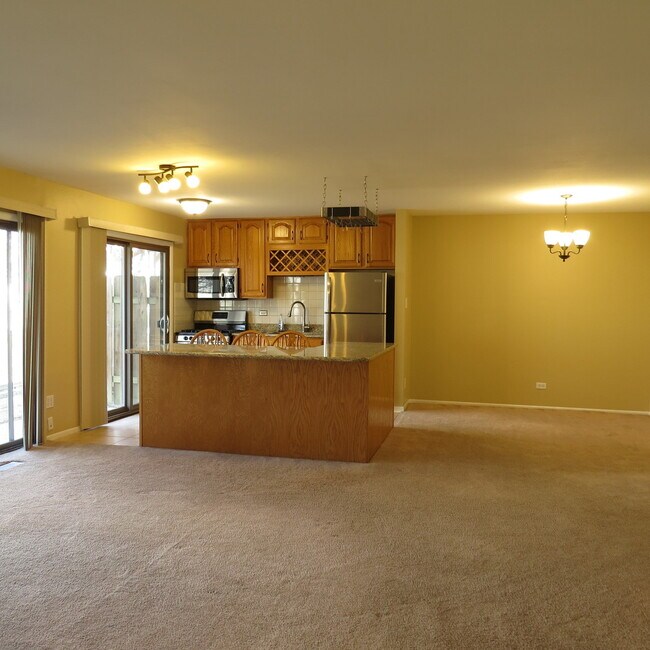 Building Photo - 325 SPRING LAKE Ln