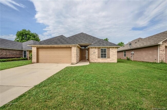 Building Photo - Savannah Place 3 Bed 2 Bath