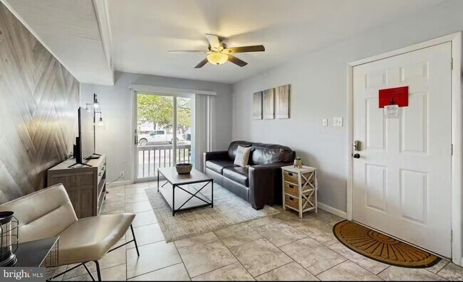 Foto del edificio - 105 Jamestown Rd