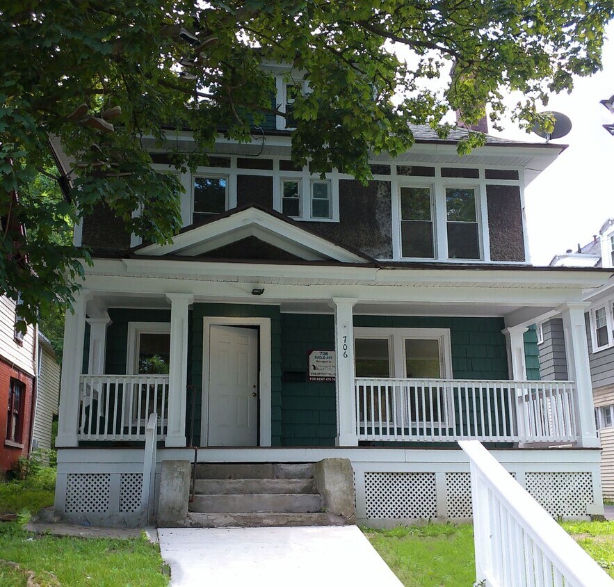 Primary Photo - 5 Bedroom House Available 6/1/25