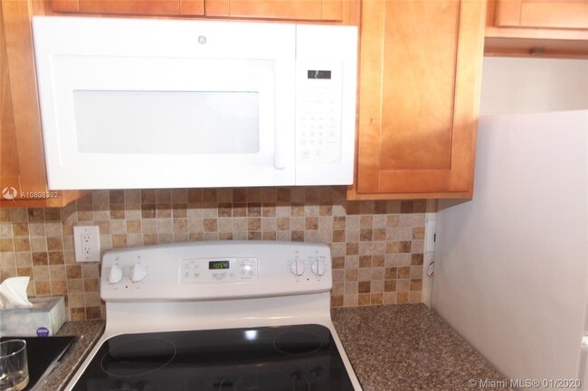 Building Photo - 650  Pennsylvania Ave 4 Miami Beach Fl 33139