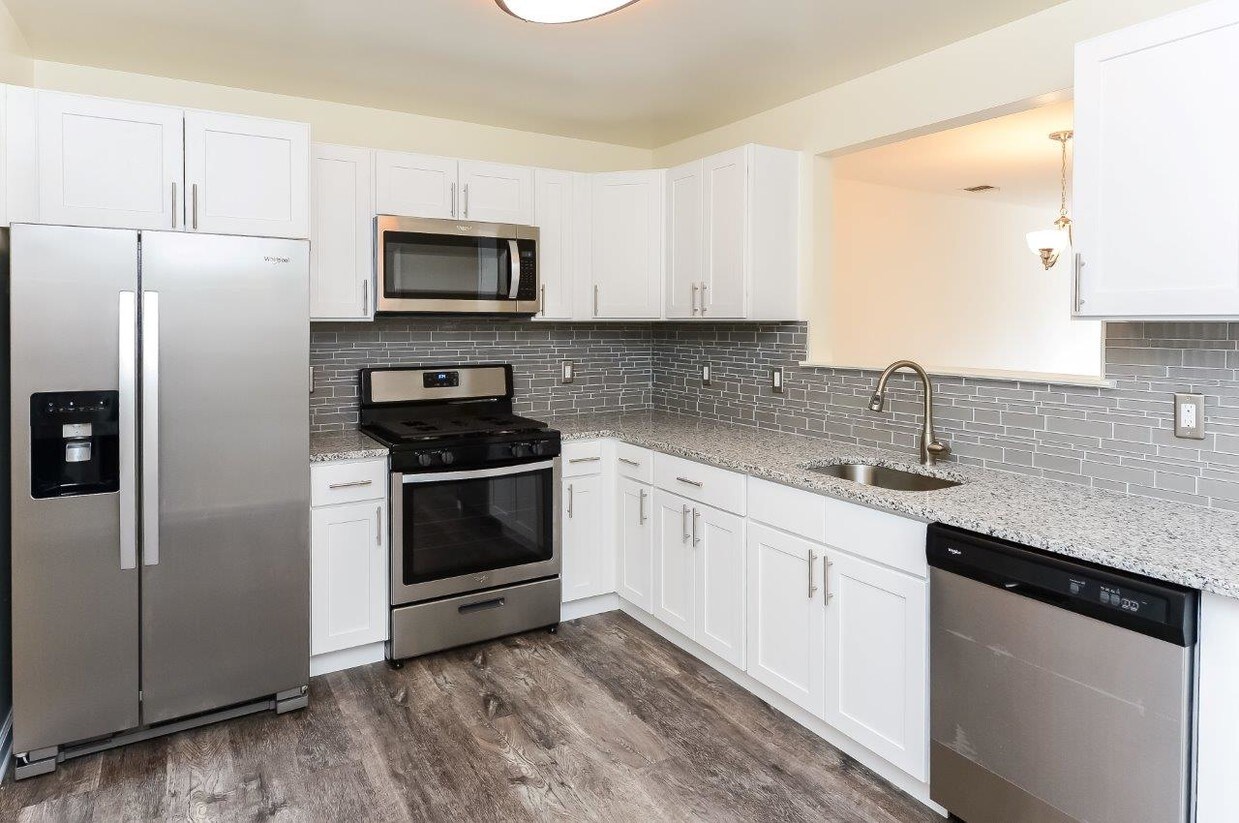 Mews at Annandale Townhomes Apartments 1 Ashwood Ct Annandale, NJ